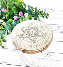 Load image into Gallery viewer, Crystal Energy Grid - Metatron&#39;s Cube - Natural Wood Block
